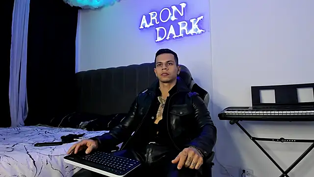 Snapshot of Aron_Dark chatting on 12/29/24, 11:18 Aron Dark online show from 12/29/24, 11:18