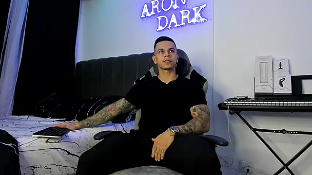Snapshot of Aron_Dark chatting on 01/10/25, 12:27 Aron Dark online show from 01/10/25, 12:27