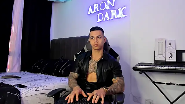 Snapshot of Aron_Dark chatting on 01/10/25, 03:16 Aron Dark online show from 01/10/25, 03:16