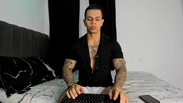 Snapshot of Aron_Dark chatting on 02/05/25, 10:01 Aron Dark online show from 02/05/25, 10:01