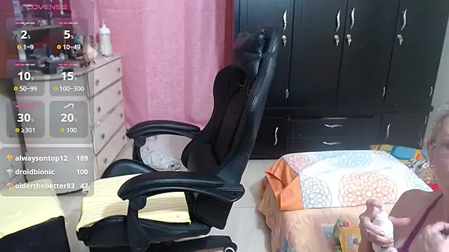 Snapshot of Giorgia_xue53 chatting on 10/01/25, 01:55 Giorgia xue53 online show from 10/01/25, 01:55