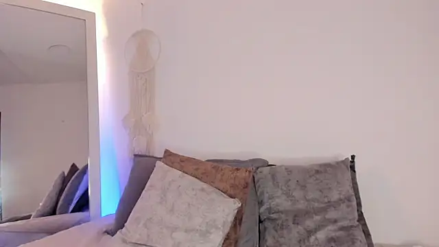 Snapshot of EmmaCollemann chatting on 11/14/25, 07:45 EmmaCollemann online show from 11/14/25, 07:45