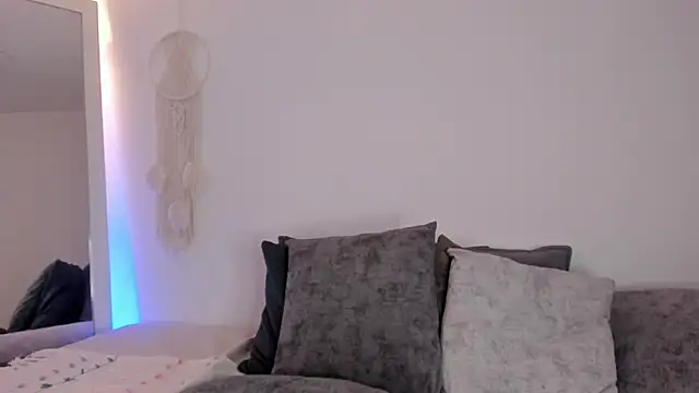 Snapshot of EmmaCollemann chatting on 12/01/25, 09:09 EmmaCollemann online show from 12/01/25, 09:09