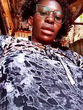 LOVELY-2BERRY online show from 10/18/25, 08:59