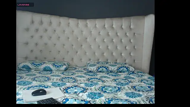 Snapshot of nichole_bree_ chatting on 09/12/25, 11:21 nichole bree online show from 09/12/25, 11:21