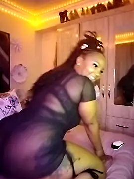 Snapshot of Spotty_Coochie chatting on 02/21/25, 10:15 Spotty Coochie online show from 02/21/25, 10:15