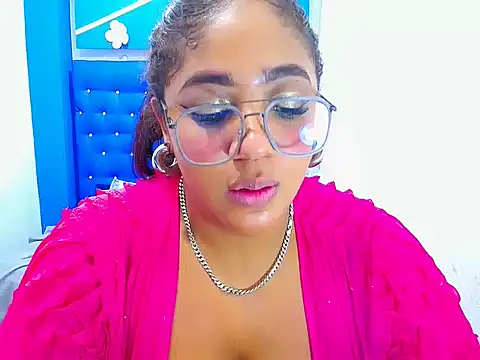 Snapshot of Mady_Kolemam chatting on 01/13/25, 04:41 Mady Kolemam online show from 01/13/25, 04:41