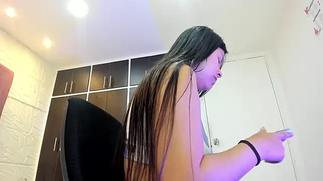 Snapshot of Charlotte_Ice1 chatting on 12/04/24, 01:53 Charlotte Ice1 online show from 12/04/24, 01:53