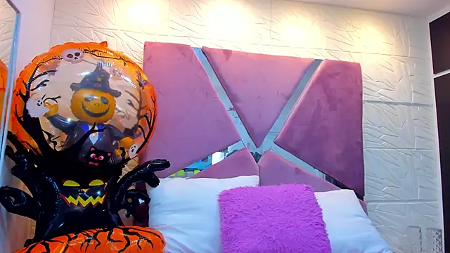 Charlotte Ice1 online show from 10/11/25, 04:16