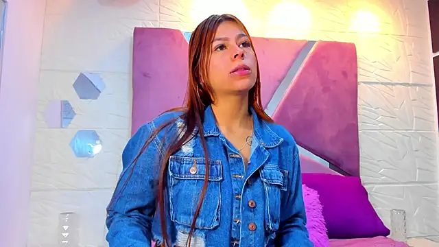 Charlotte Ice1 online show from 11/14/25, 04:06