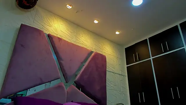 Charlotte Ice1 online show from 11/15/25, 04:03