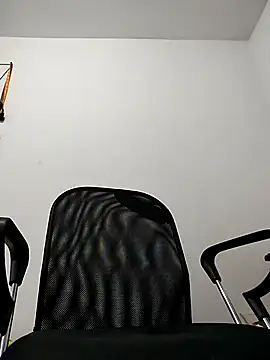 Demiansteven2 online show from 10/22/25, 07:24