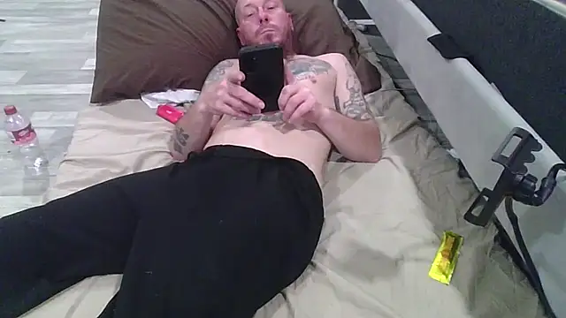 Snapshot of deepinnnnn chatting on 02/24/25, 02:40 deepinnnnn online show from 02/24/25, 02:40