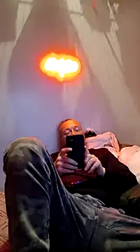 Snapshot of deepinnnnn chatting on 03/19/25, 02:37 deepinnnnn online show from 03/19/25, 02:37