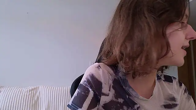 Snapshot of VanessaBayer2 chatting on 12/03/24, 04:25 VanessaBayer2 online show from 12/03/24, 04:25