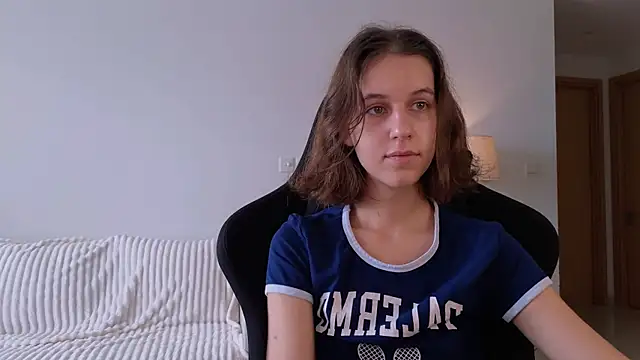 Snapshot of VanessaBayer2 chatting on 12/04/24, 01:36 VanessaBayer2 online show from 12/04/24, 01:36