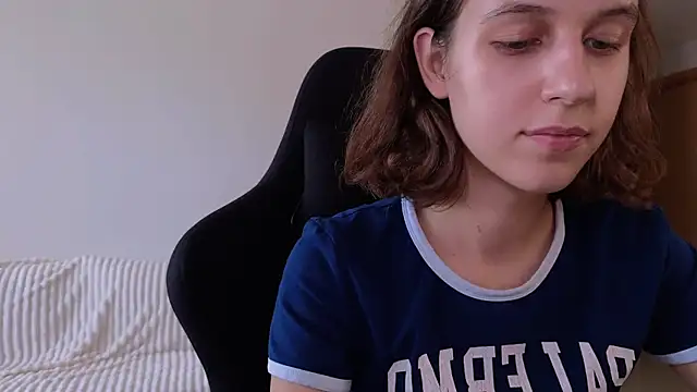 Snapshot of VanessaBayer2 chatting on 12/04/24, 06:11 VanessaBayer2 online show from 12/04/24, 06:11