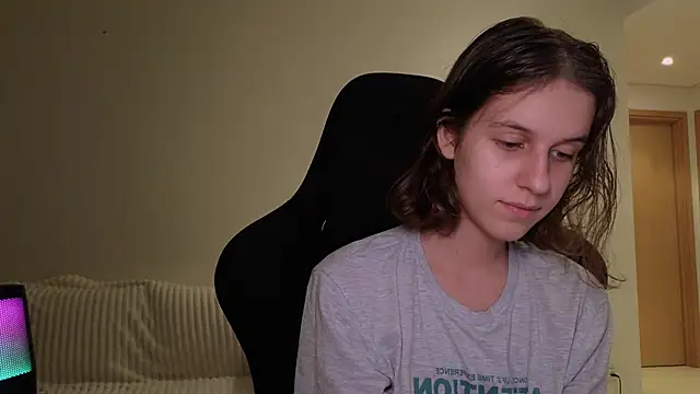 Snapshot of VanessaBayer2 chatting on 12/06/24, 12:27 VanessaBayer2 online show from 12/06/24, 12:27