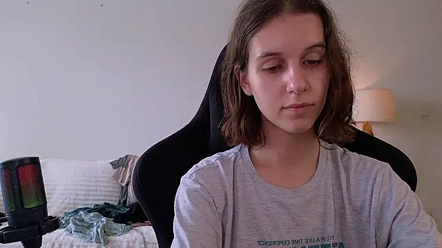 Snapshot of VanessaBayer2 chatting on 12/07/24, 04:09 VanessaBayer2 online show from 12/07/24, 04:09