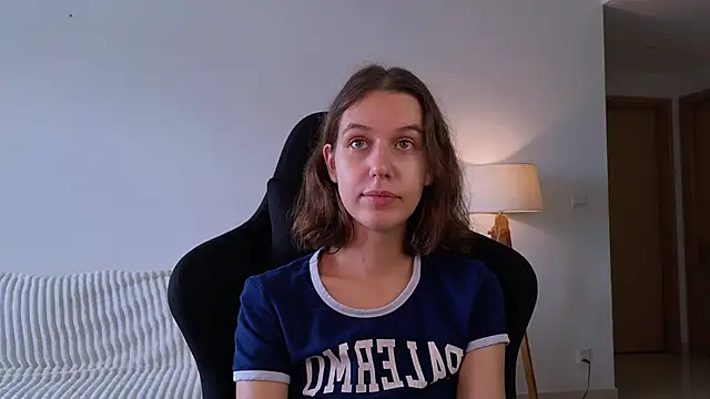 Snapshot of VanessaBayer2 chatting on 12/13/24, 01:48 VanessaBayer2 online show from 12/13/24, 01:48