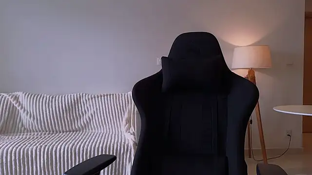 Snapshot of VanessaBayer2 chatting on 12/13/24, 04:54 VanessaBayer2 online show from 12/13/24, 04:54