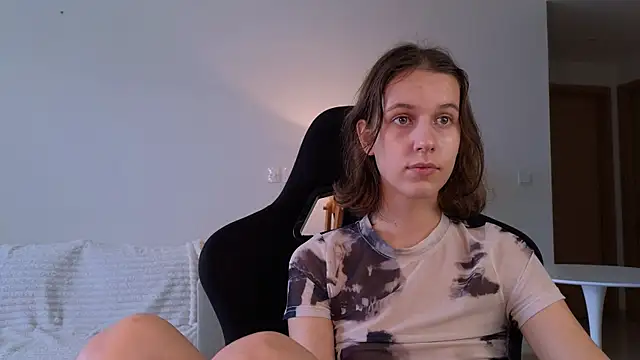 Snapshot of VanessaBayer2 chatting on 12/19/24, 03:29 VanessaBayer2 online show from 12/19/24, 03:29