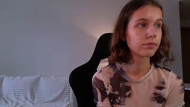 Snapshot of VanessaBayer2 chatting on 12/19/24, 06:34 VanessaBayer2 online show from 12/19/24, 06:34