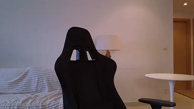 Snapshot of VanessaBayer2 chatting on 12/20/24, 09:21 VanessaBayer2 online show from 12/20/24, 09:21