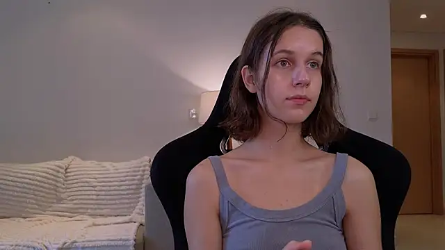 Snapshot of VanessaBayer2 chatting on 12/23/24, 02:45 VanessaBayer2 online show from 12/23/24, 02:45