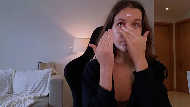 Snapshot of VanessaBayer2 chatting on 12/26/24, 12:57 VanessaBayer2 online show from 12/26/24, 12:57