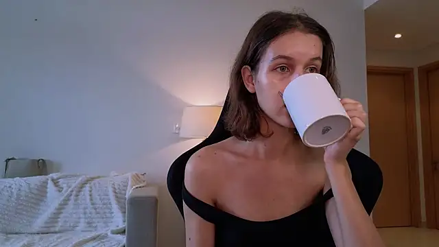 Snapshot of VanessaBayer2 chatting on 12/27/24, 02:36 VanessaBayer2 online show from 12/27/24, 02:36