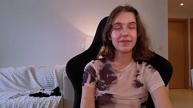 Snapshot of VanessaBayer2 chatting on 12/28/24, 07:33 VanessaBayer2 online show from 12/28/24, 07:33