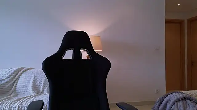 Snapshot of VanessaBayer2 chatting on 01/04/25, 01:31 VanessaBayer2 online show from 01/04/25, 01:31