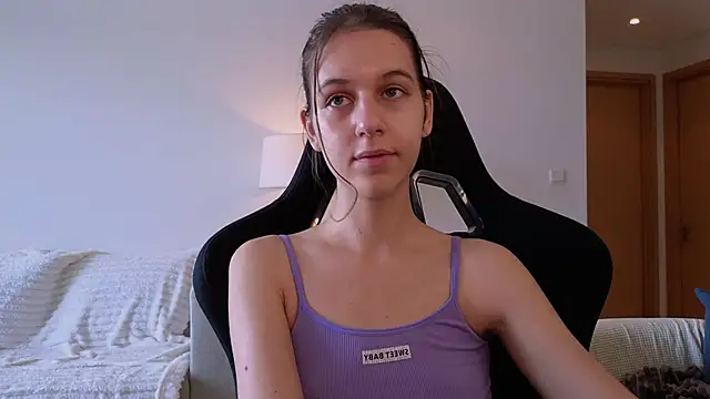 Snapshot of VanessaBayer2 chatting on 01/05/25, 02:17 VanessaBayer2 online show from 01/05/25, 02:17