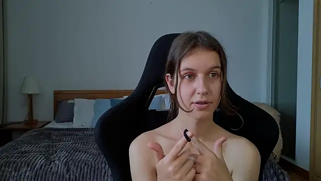 Snapshot of VanessaBayer2 chatting on 03/08/25, 04:45 VanessaBayer2 online show from 03/08/25, 04:45