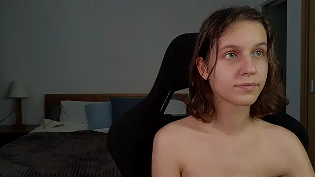 Snapshot of VanessaBayer2 chatting on 03/10/25, 03:01 VanessaBayer2 online show from 03/10/25, 03:01