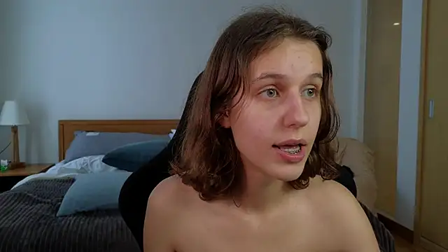 Snapshot of VanessaBayer2 chatting on 03/16/25, 03:58 VanessaBayer2 online show from 03/16/25, 03:58