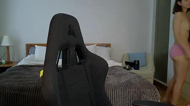 Snapshot of VanessaBayer2 chatting on 03/17/25, 12:30 VanessaBayer2 online show from 03/17/25, 12:30