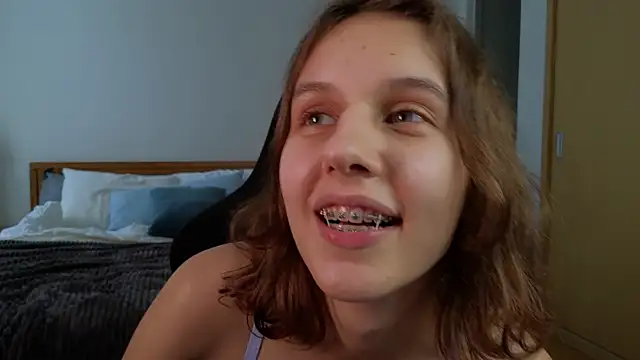 Snapshot of VanessaBayer2 chatting on 03/17/25, 03:36 VanessaBayer2 online show from 03/17/25, 03:36