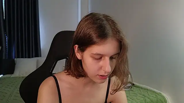 Snapshot of VanessaBayer2 chatting on 09/20/25, 05:52 VanessaBayer2 online show from 09/20/25, 05:52