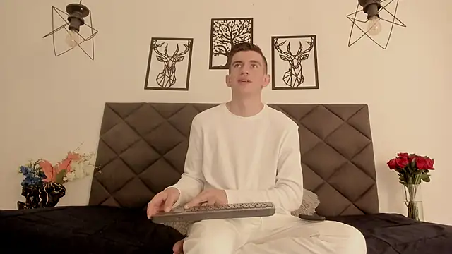 MikaelSlow online show from 01/25/25, 05:18