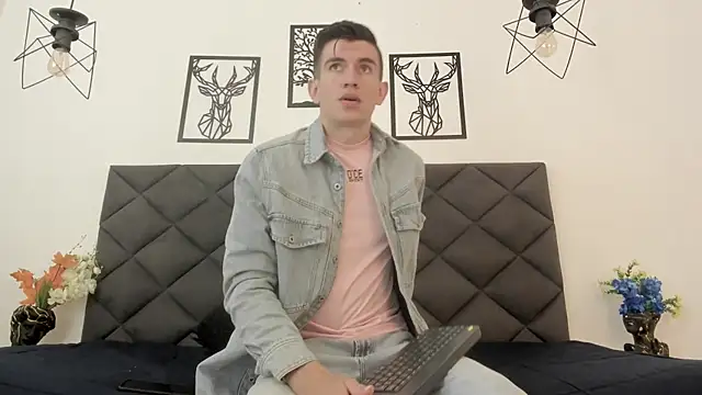 MikaelSlow online show from 02/08/25, 03:19