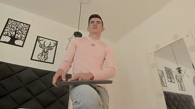 MikaelSlow online show from 02/08/25, 06:22