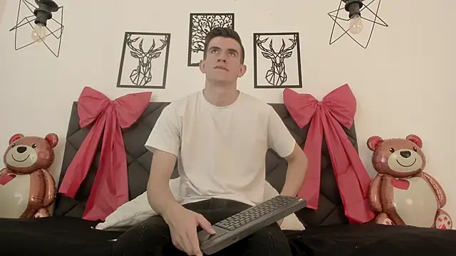 MikaelSlow online show from 02/11/25, 04:01