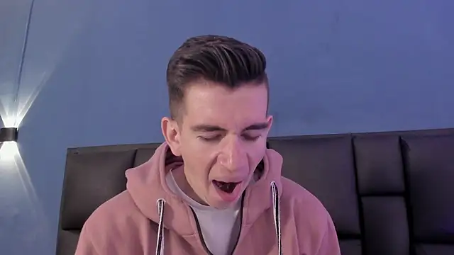 MikaelSlow online show from 10/17/25, 03:53