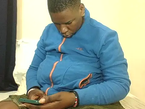 Snapshot of SexyTirries13 chatting on 10/11/25, 05:17 SexyTirries13 online show from 10/11/25, 05:17