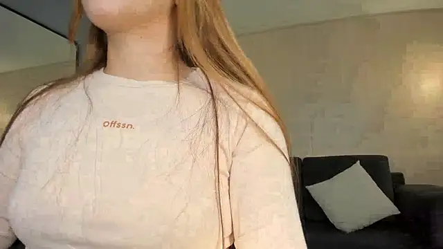 Snapshot of CarolineGraceX chatting on 12/11/24, 03:02 CarolineGraceX online show from 12/11/24, 03:02