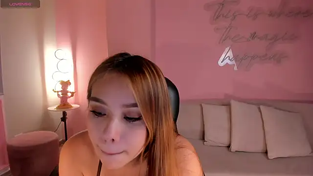 Snapshot of CarolineGraceX chatting on 12/21/24, 03:25 CarolineGraceX online show from 12/21/24, 03:25