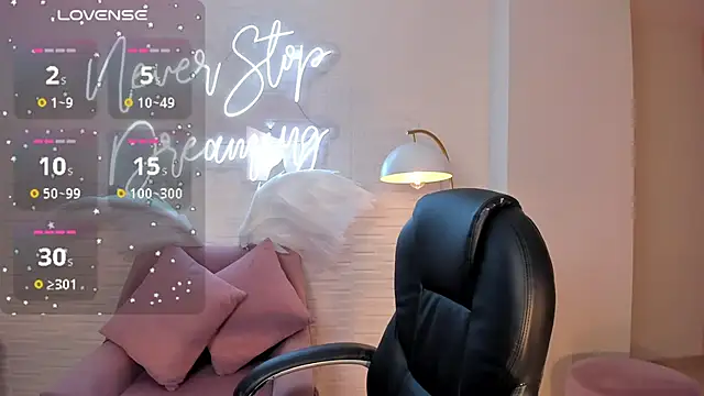 Snapshot of CarolineGraceX chatting on 12/31/24, 03:34 CarolineGraceX online show from 12/31/24, 03:34