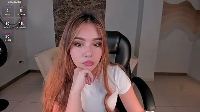 Snapshot of CarolineGraceX chatting on 01/11/25, 10:29 CarolineGraceX online show from 01/11/25, 10:29